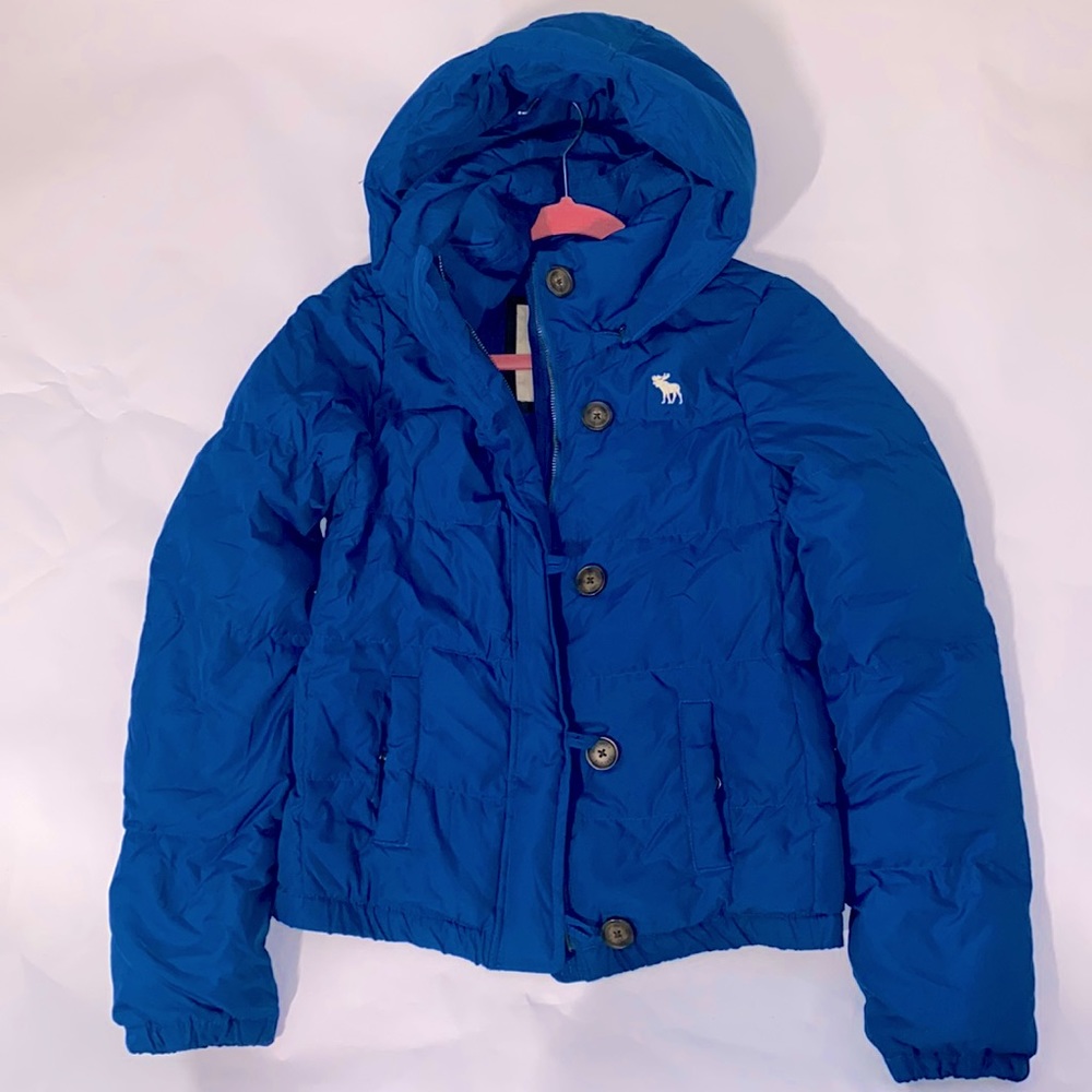 YOUTH XL Blue Abercrombie Puffer Jacket! Super cute, cozy, & perfect for winter
